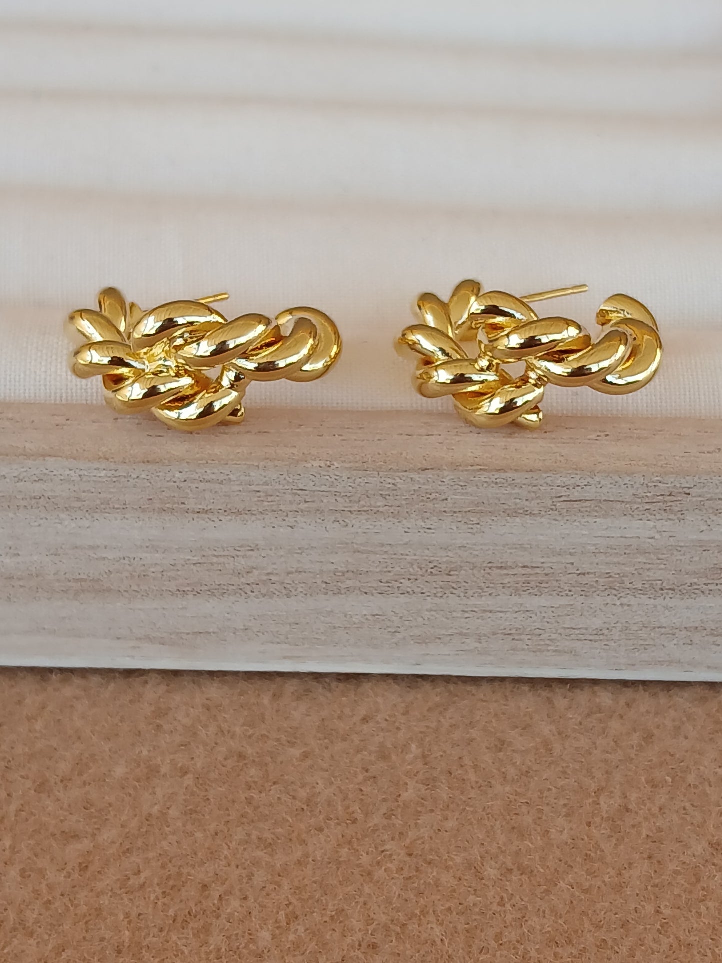 Twisted hoops earrings