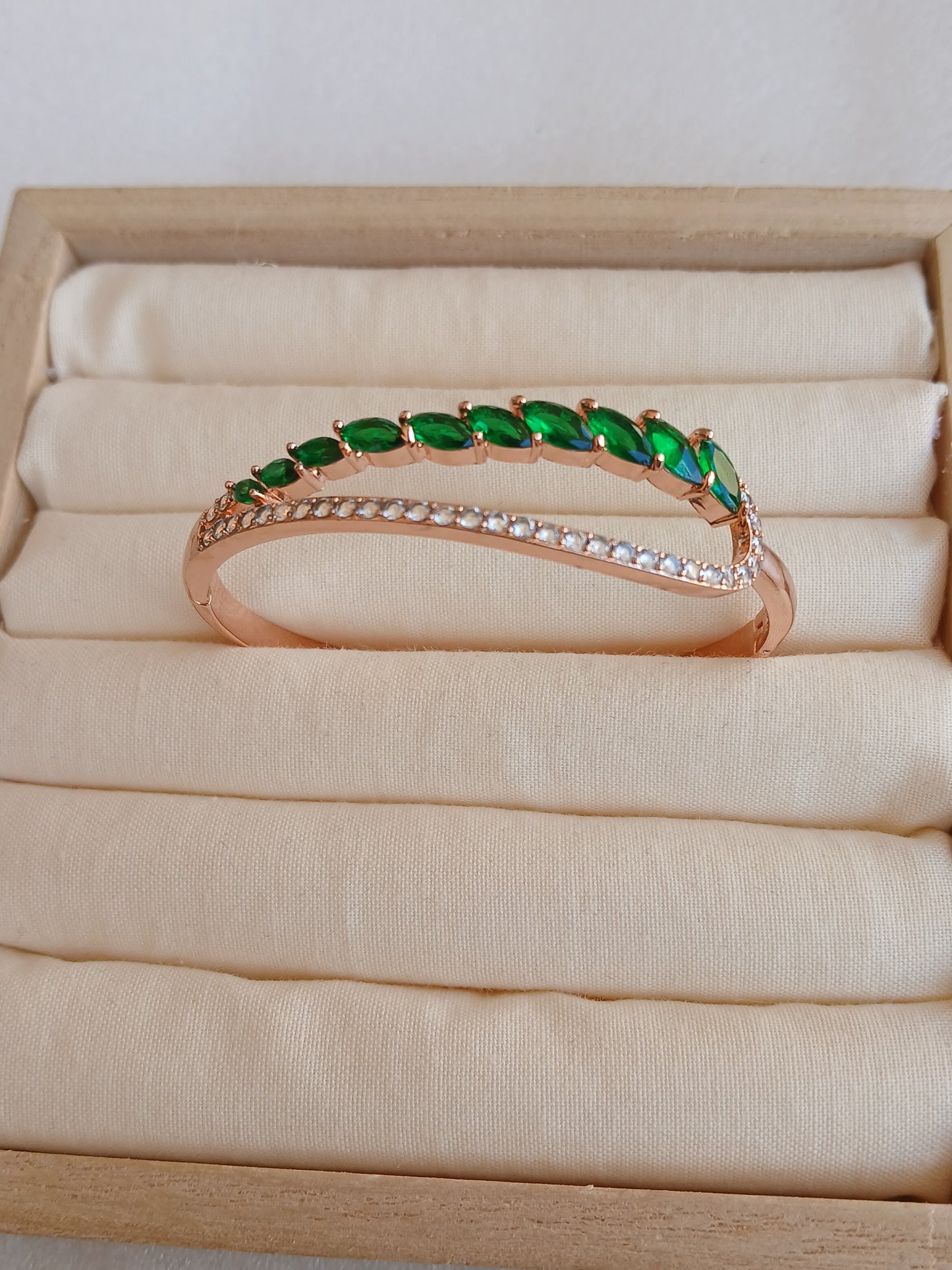 Emerald green leaf stone bracelet |Rose gold