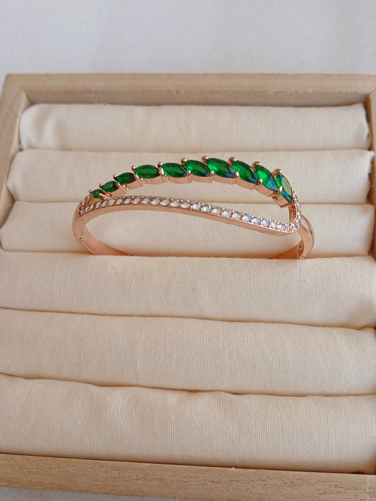 Emerald green leaf stone bracelet |Rose gold