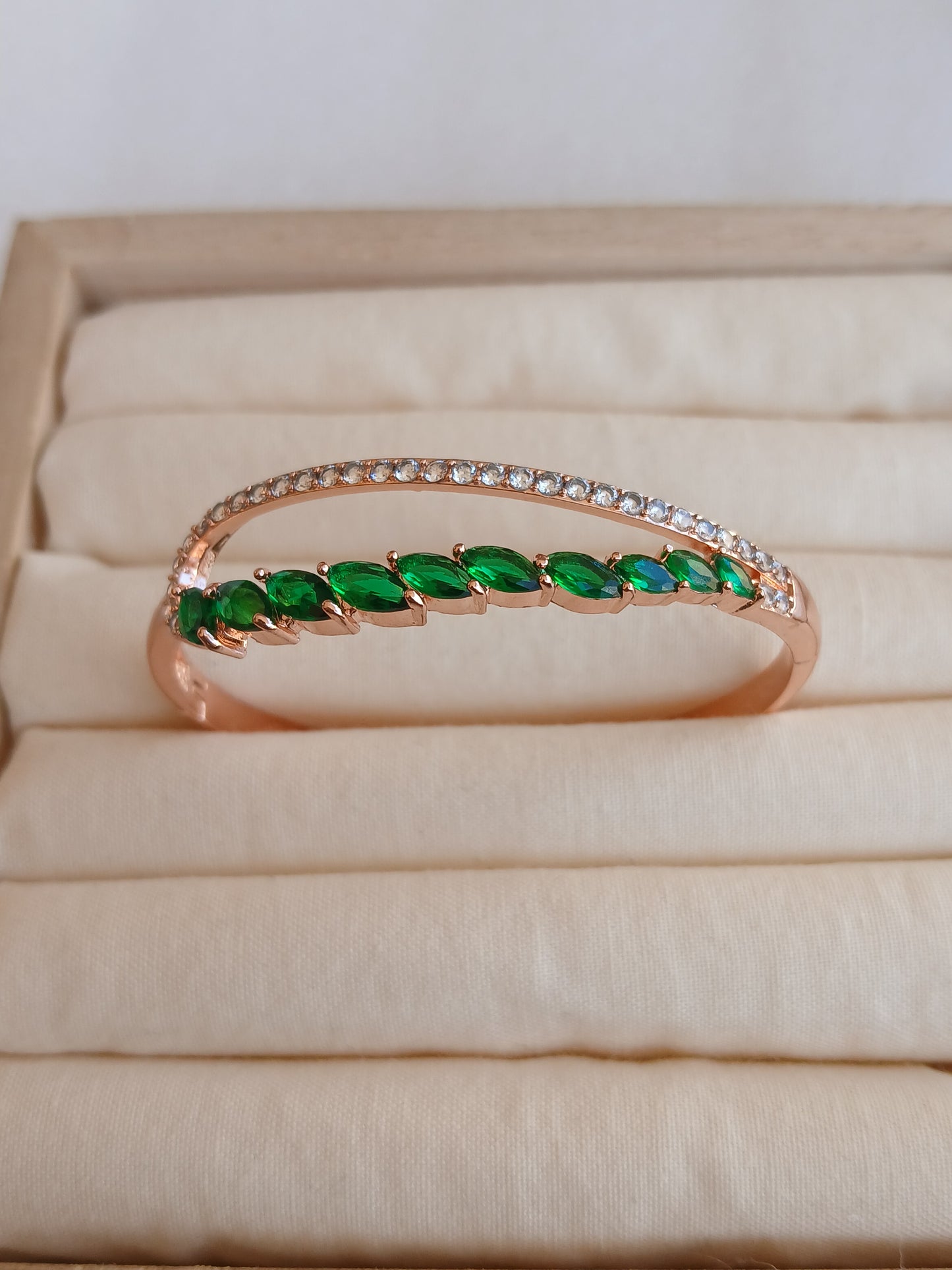 Emerald green leaf stone bracelet |Rose gold