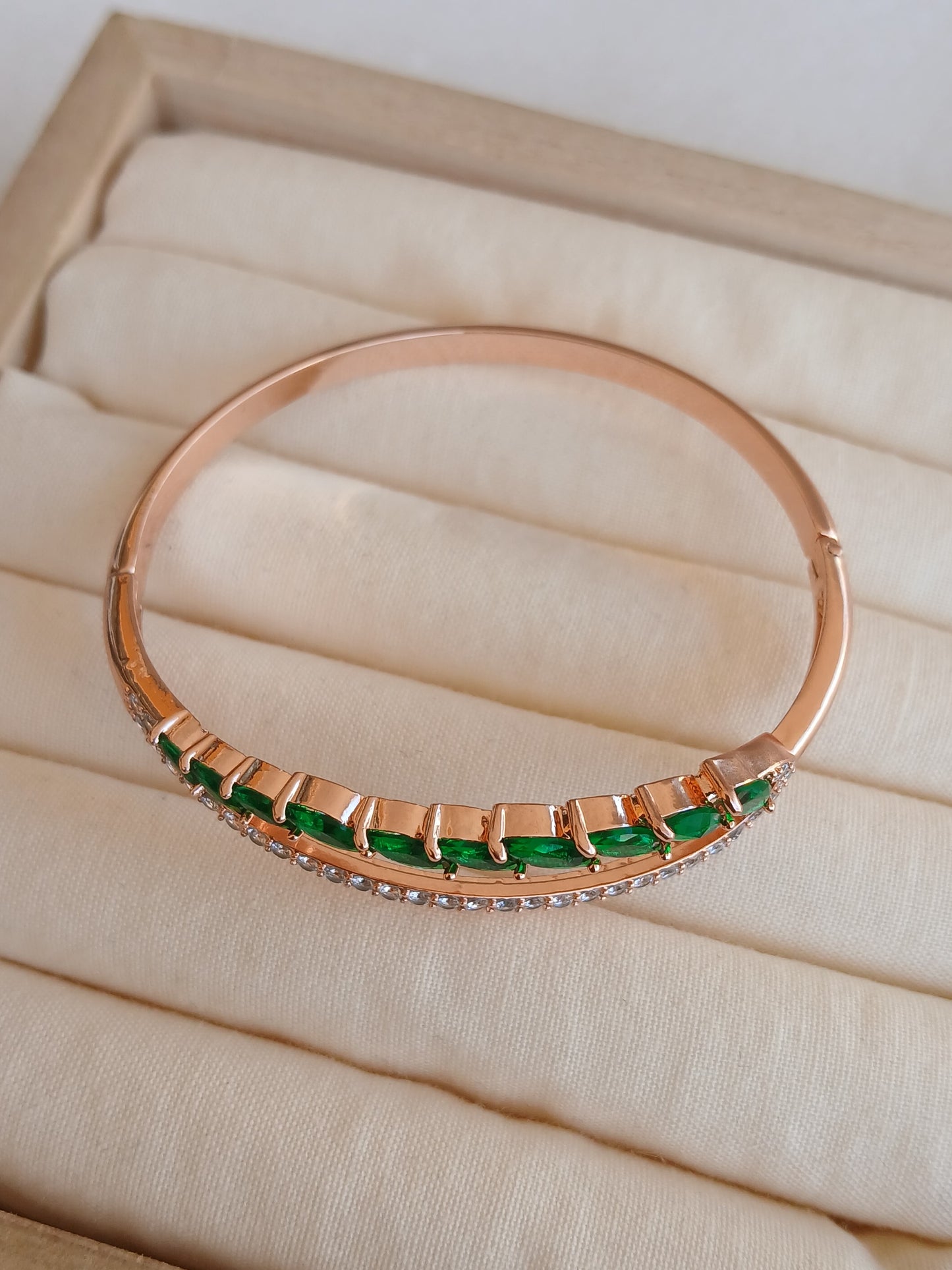 Emerald green leaf stone bracelet |Rose gold