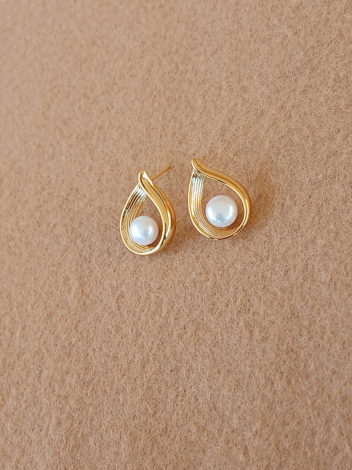 White Pearl Teardrop Stud Earring