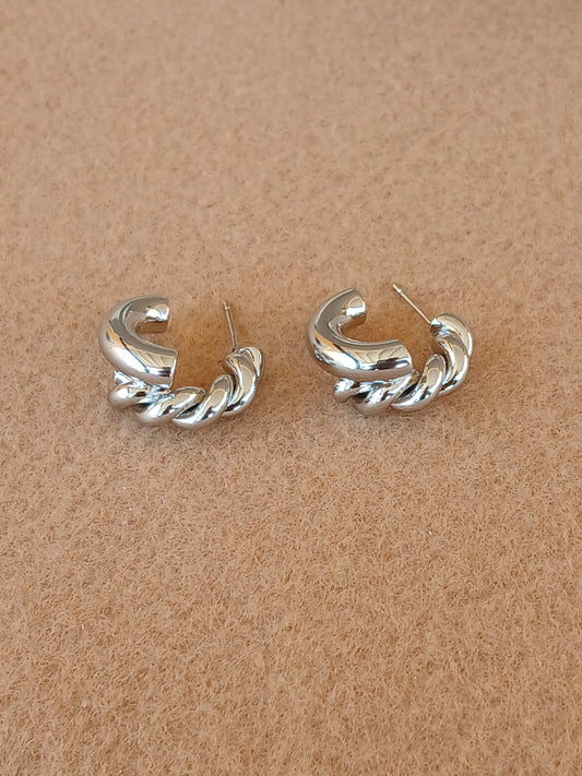 Half twist hoops |Silver