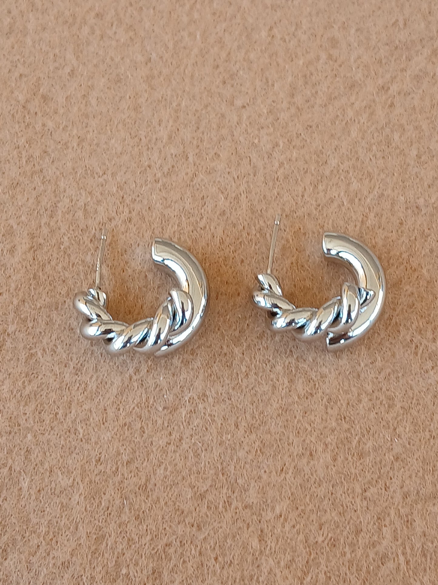 Half twist hoops |Silver