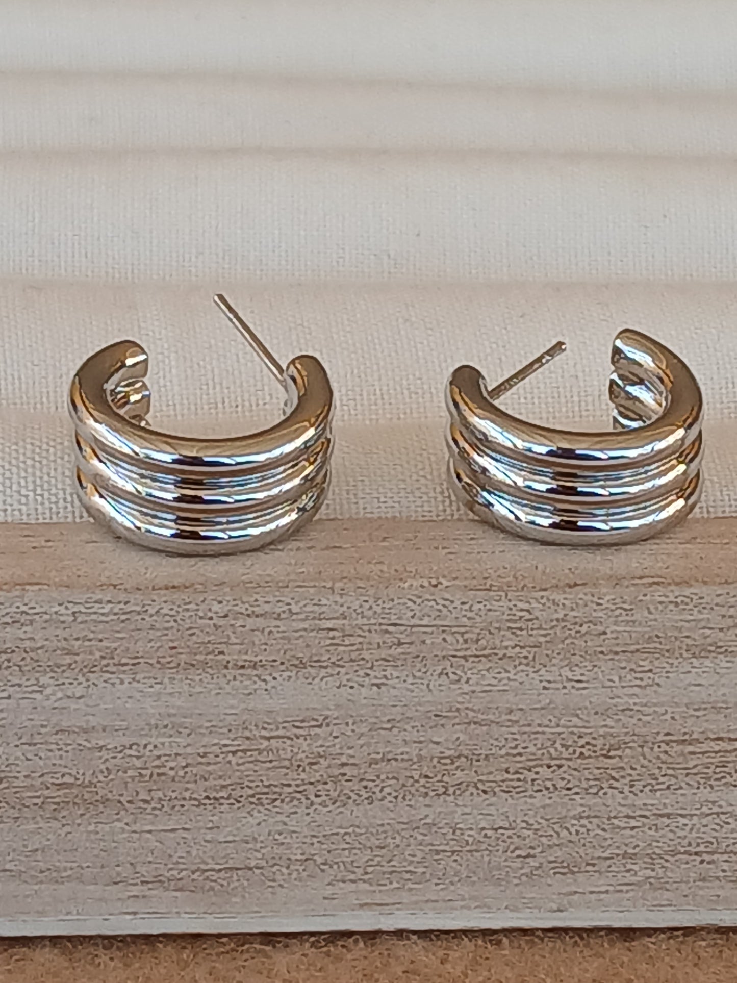 Triple band hoops