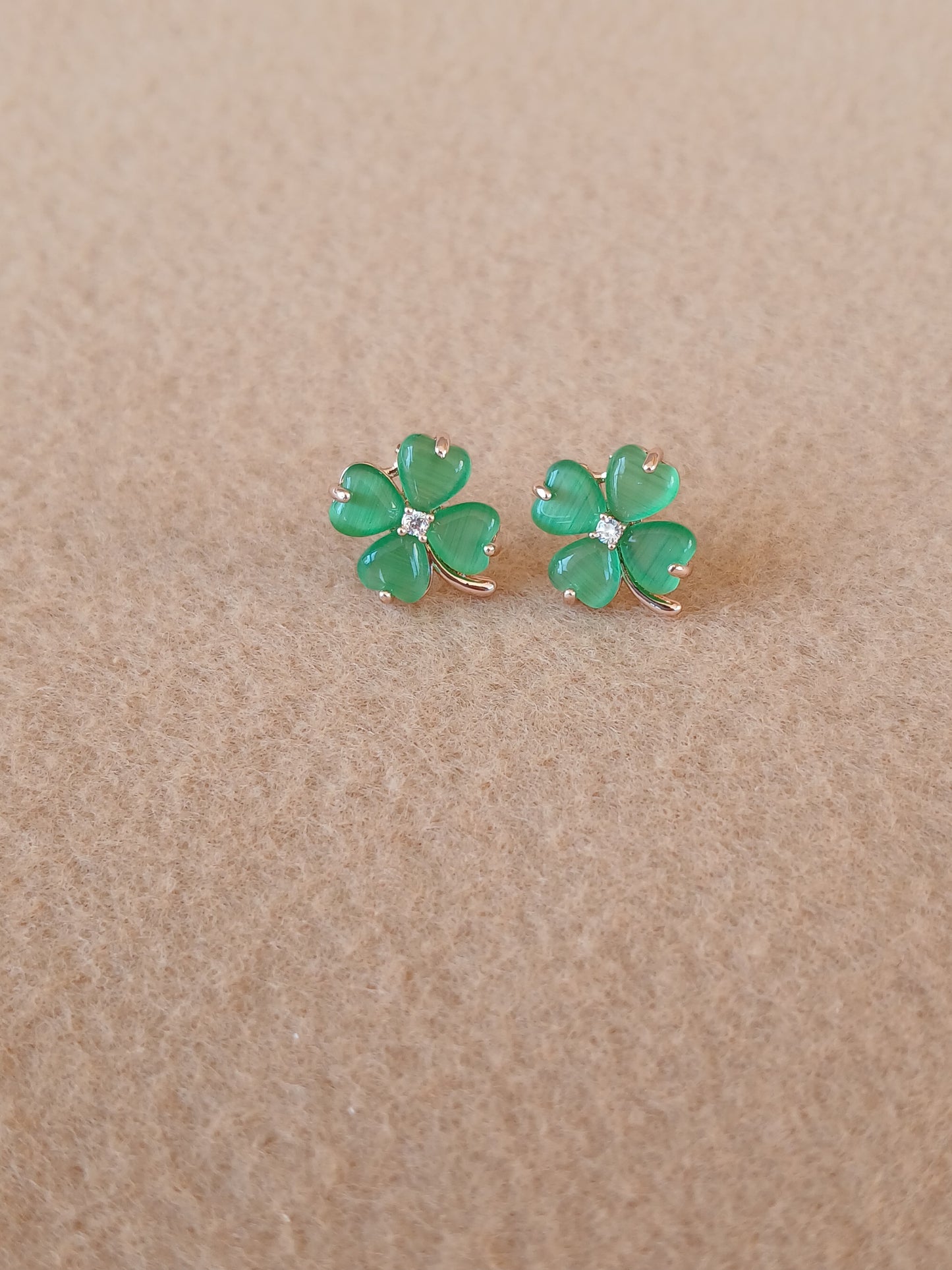 Lucky Charm Green Clover Stud Erring