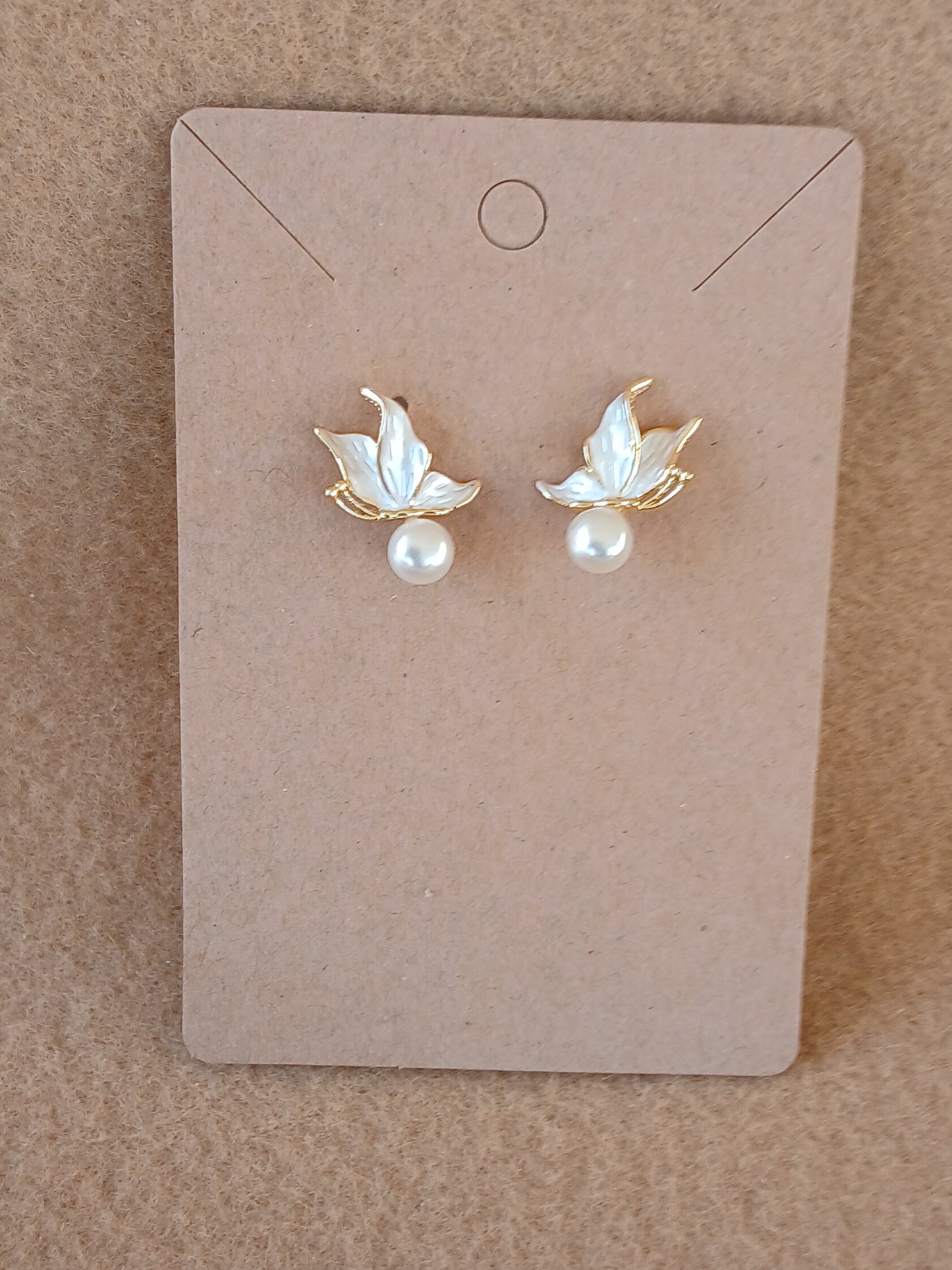 Pearl White Flower stud Earring