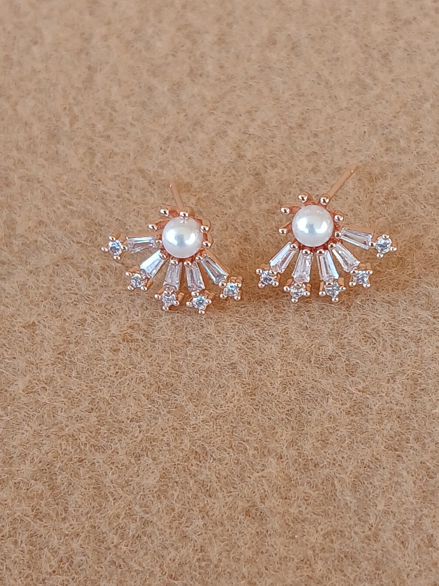 Pearl Stone Fan Stud Earring