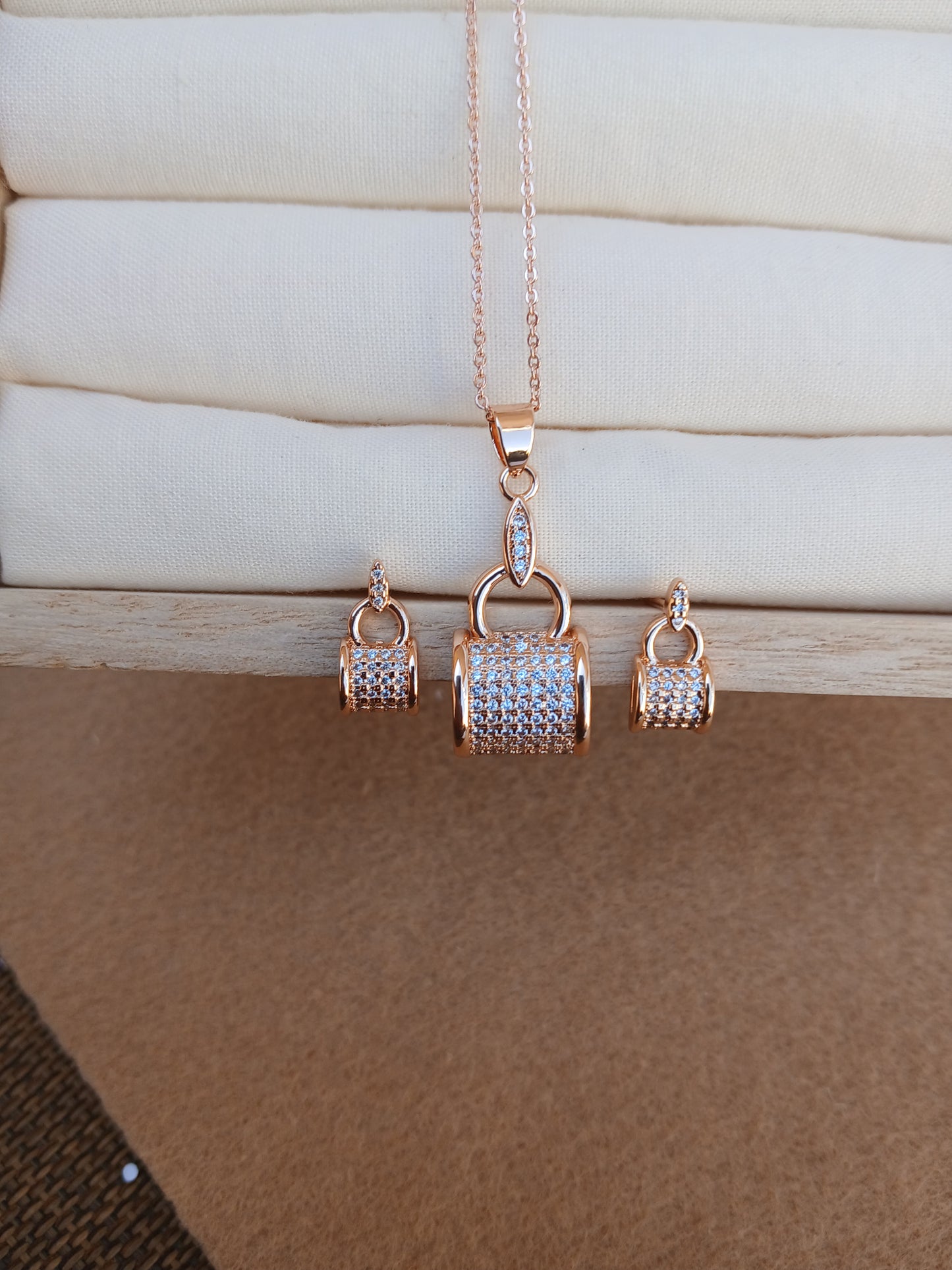 Purse pendant necklace set