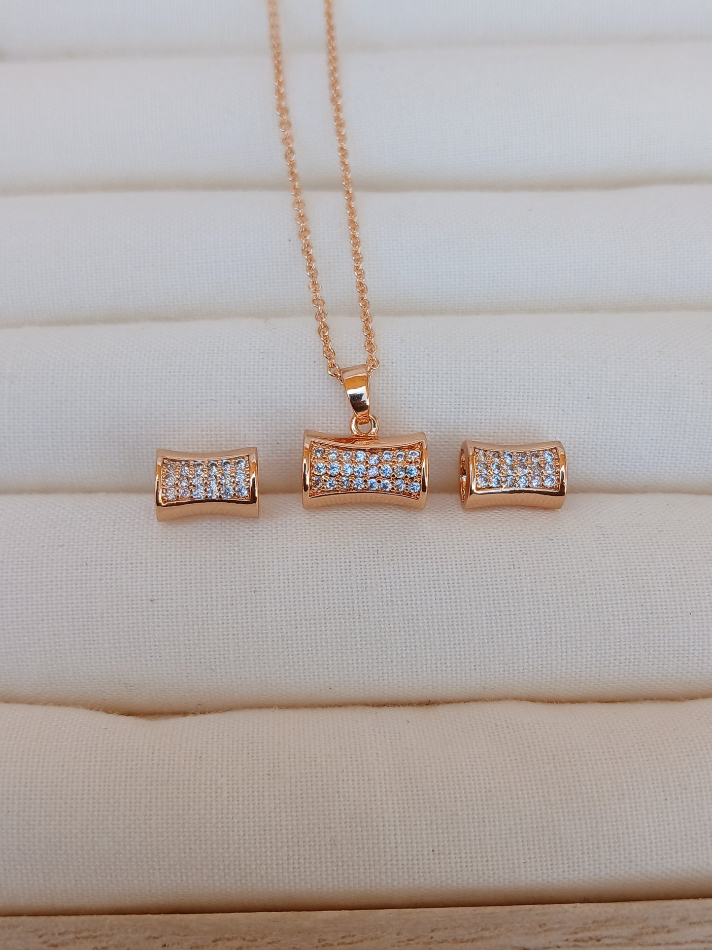 Tube pendant necklace set