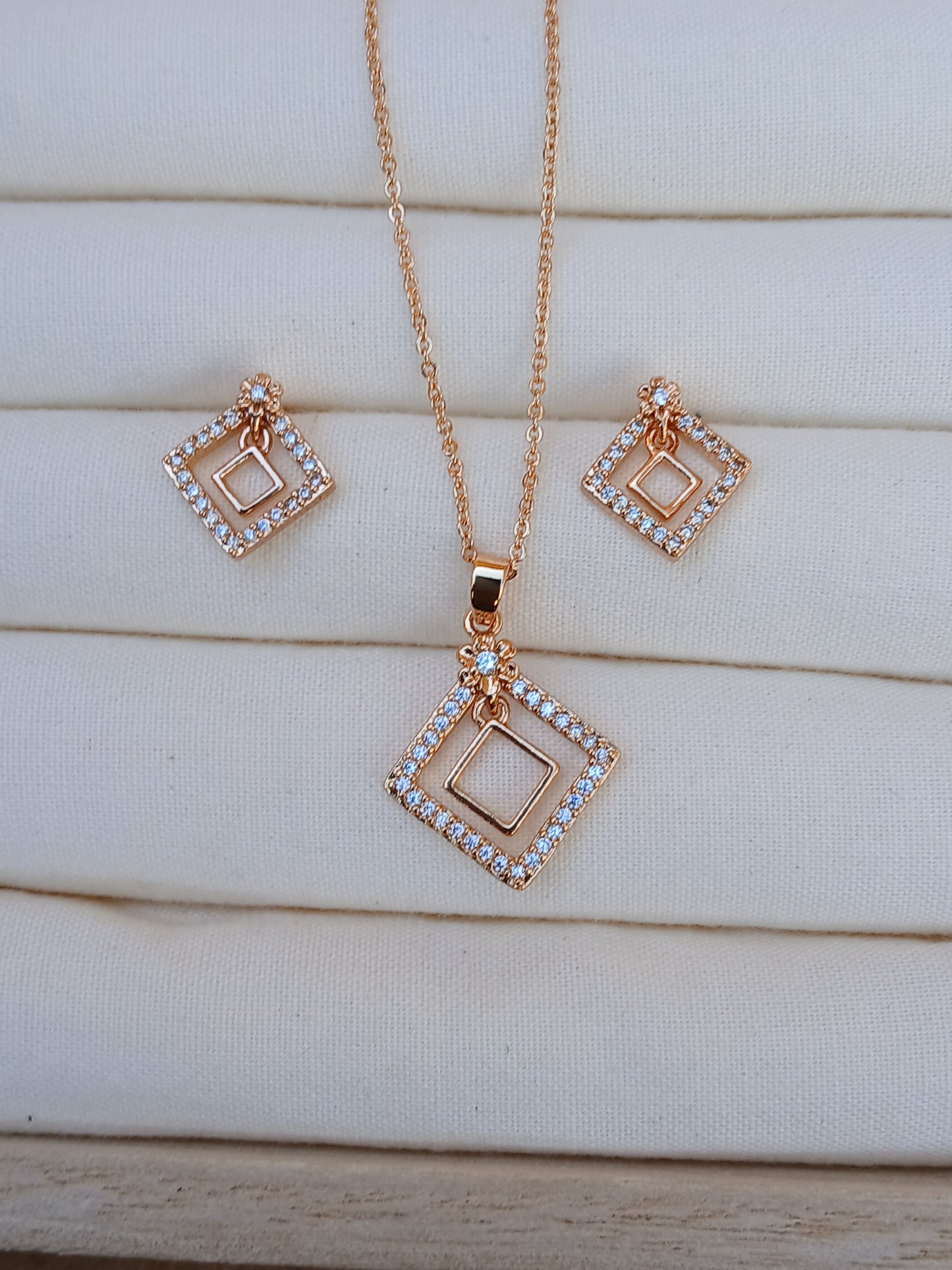 Double square necklace set