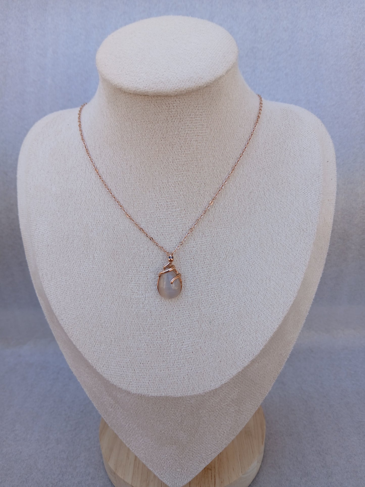 Teardrop pearl snake necklace