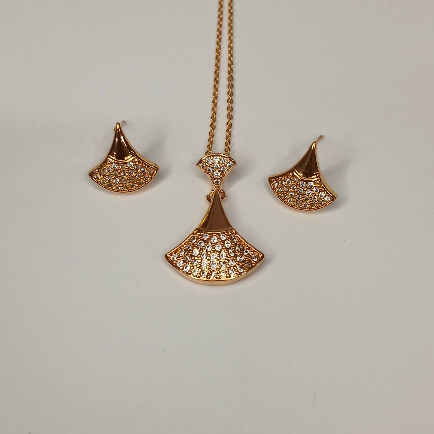 Zirconia Fan Pendant Necklace Set